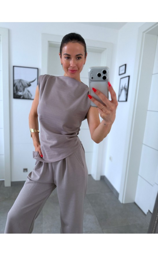 Tmavě béžový máslový komplet 