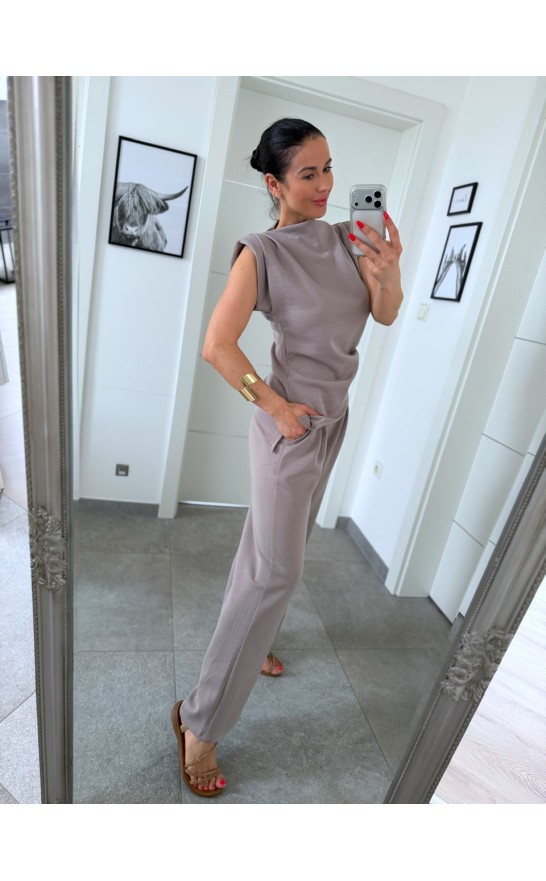 Tmavě béžový máslový komplet 