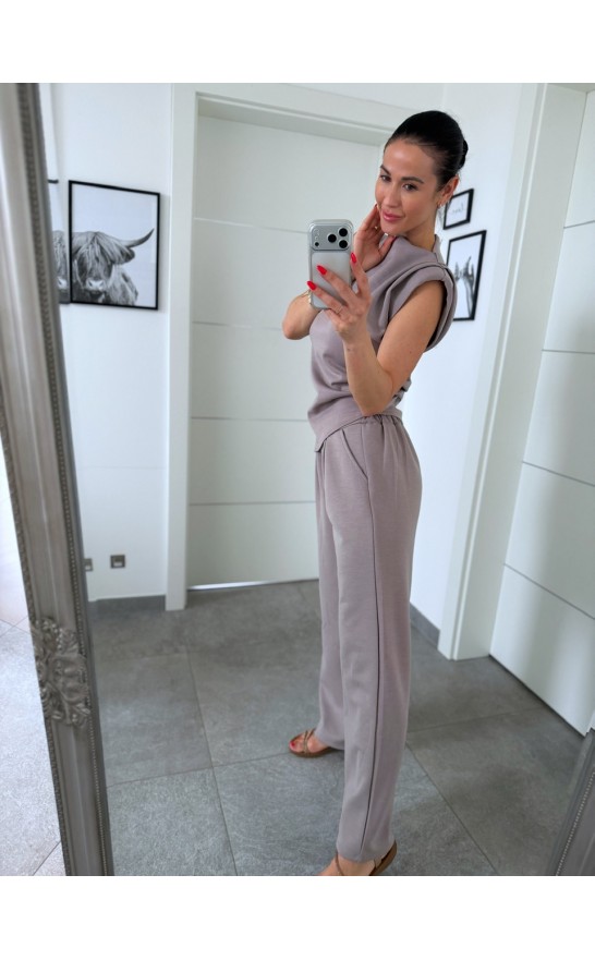 Tmavě béžový máslový komplet 