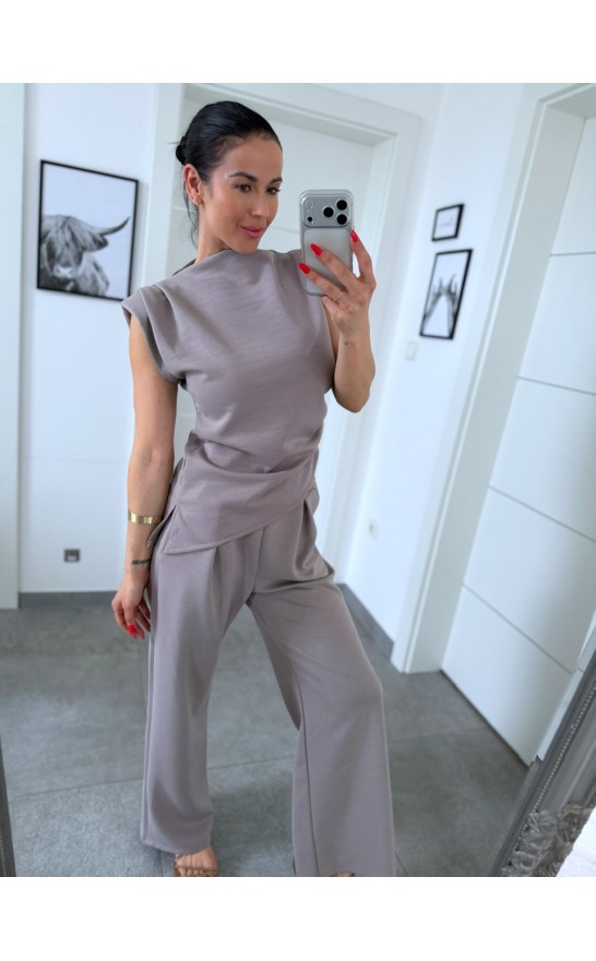 Tmavě béžový máslový komplet 