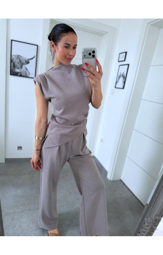 Tmavě béžový máslový komplet 