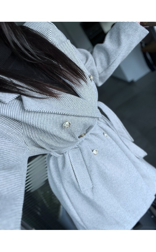 Šedý krásný kabát