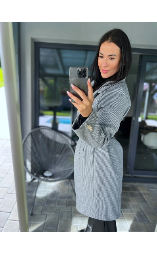 Šedý krásný kabát