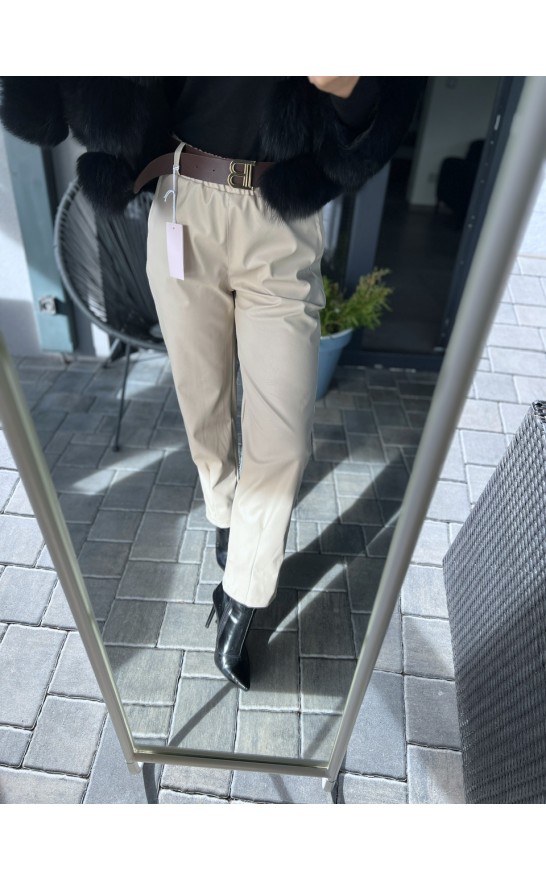 Světle krémové kalhoty kožené  s páskem