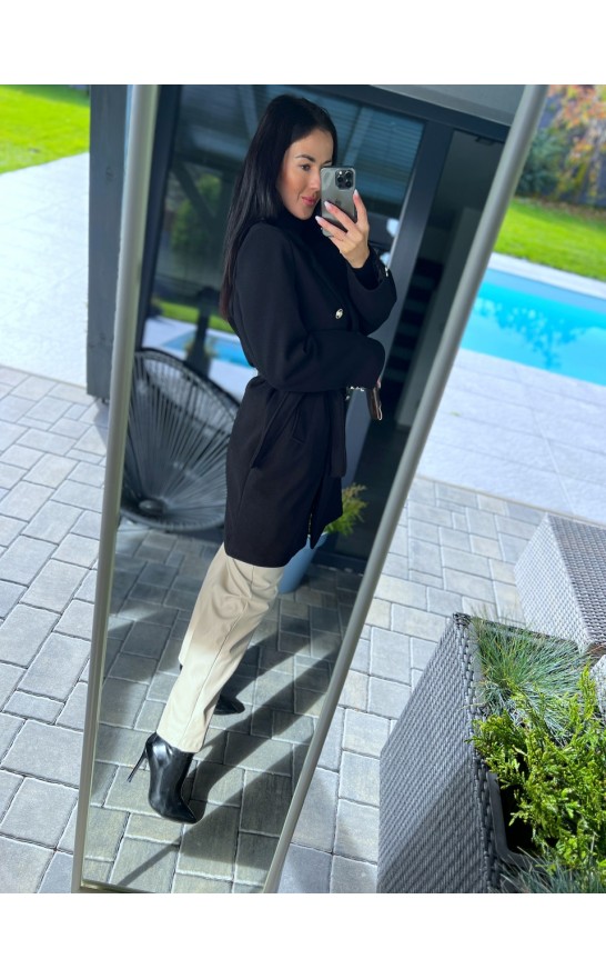 Černý krásný kabát 