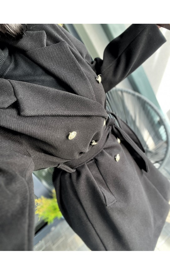 Černý krásný kabát 