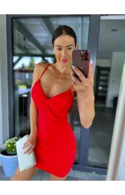 Rudé šaty Vali