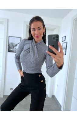 Šedý křížový top 