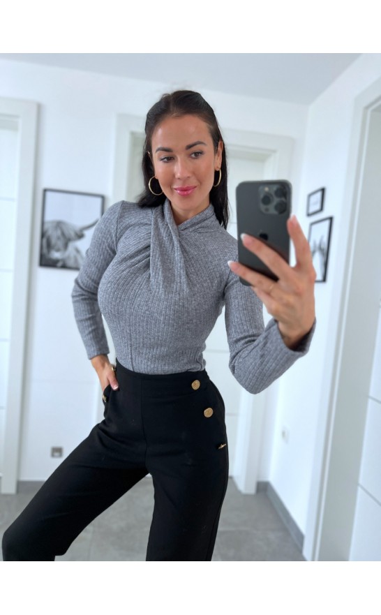 Šedý křížový top 