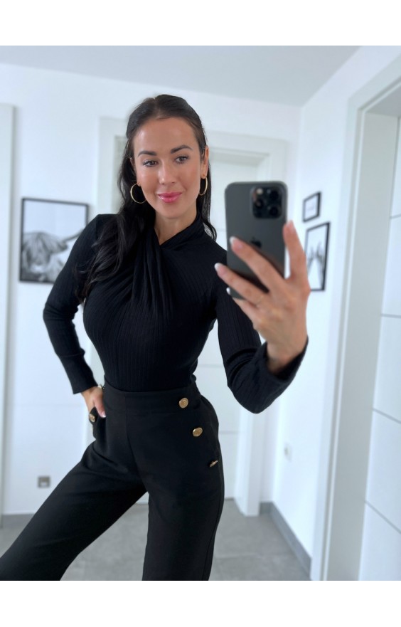 Černý křížený top 