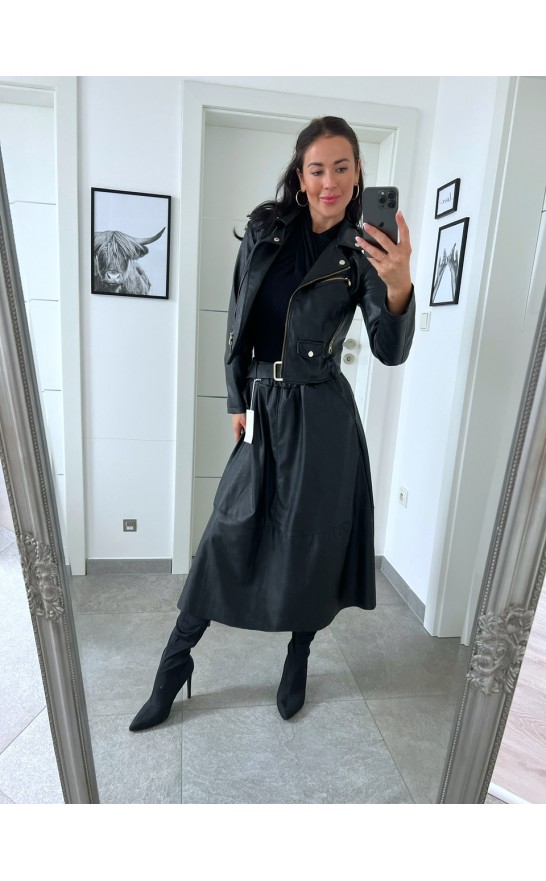 Černá koženková sukně + pásek 